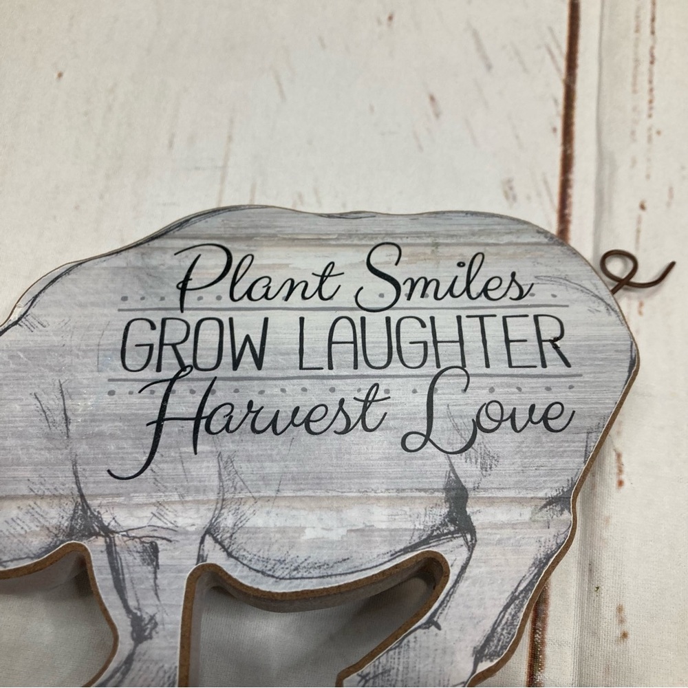 Young’s INC. Plant Smiles Grow Laughter Harvest Love Pig Sign Gray & White - Picture 6 of 10